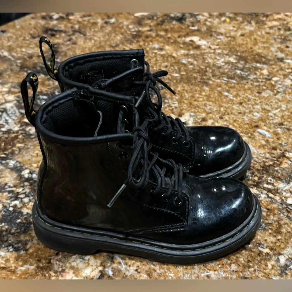 Dr. Martens classic kids